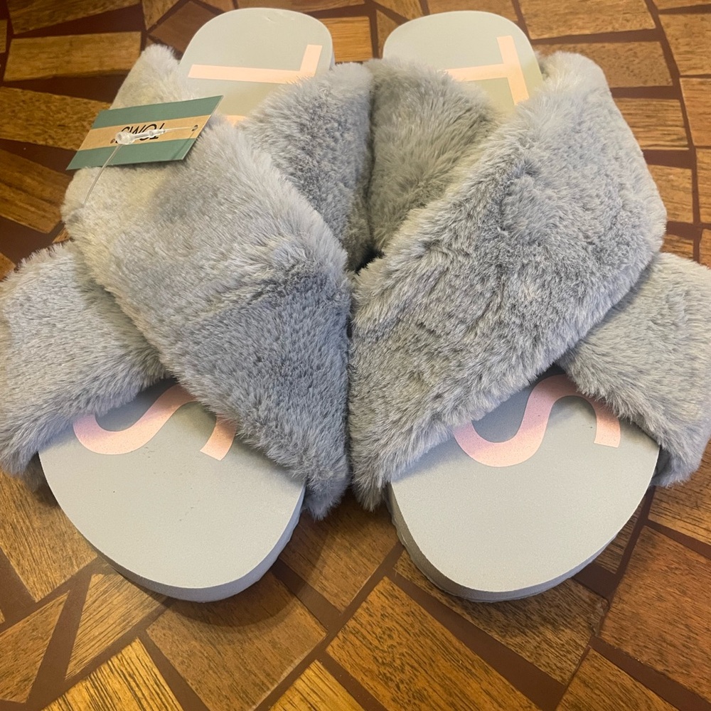 TOMS slippers